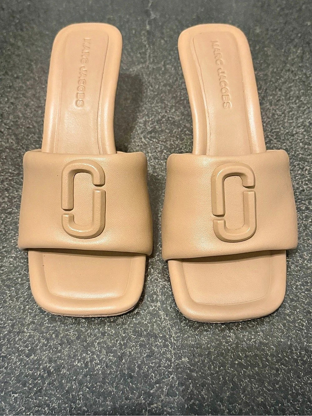 Marc Jacobs The J Marc Leather Sandal Heels in dark crème/ light camel